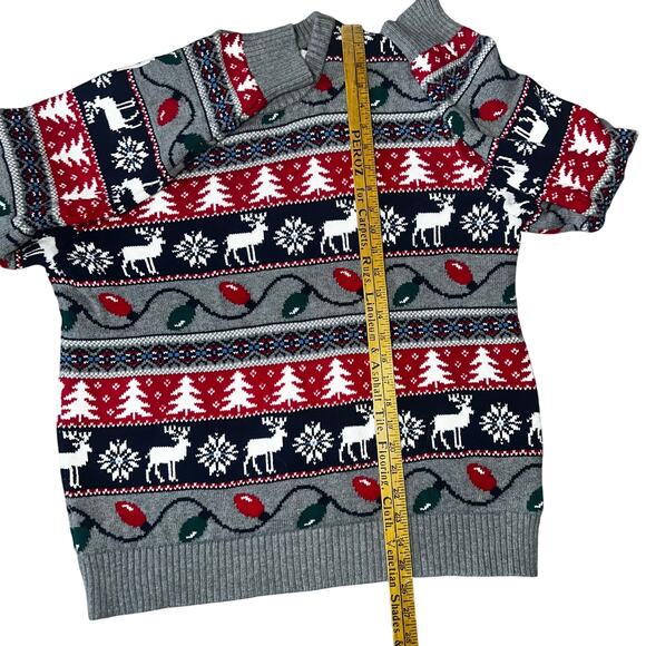 St. John’s Bay Men’s Christmas themed Holiday fair isle Sweater men size Med - Picture 6 of 6